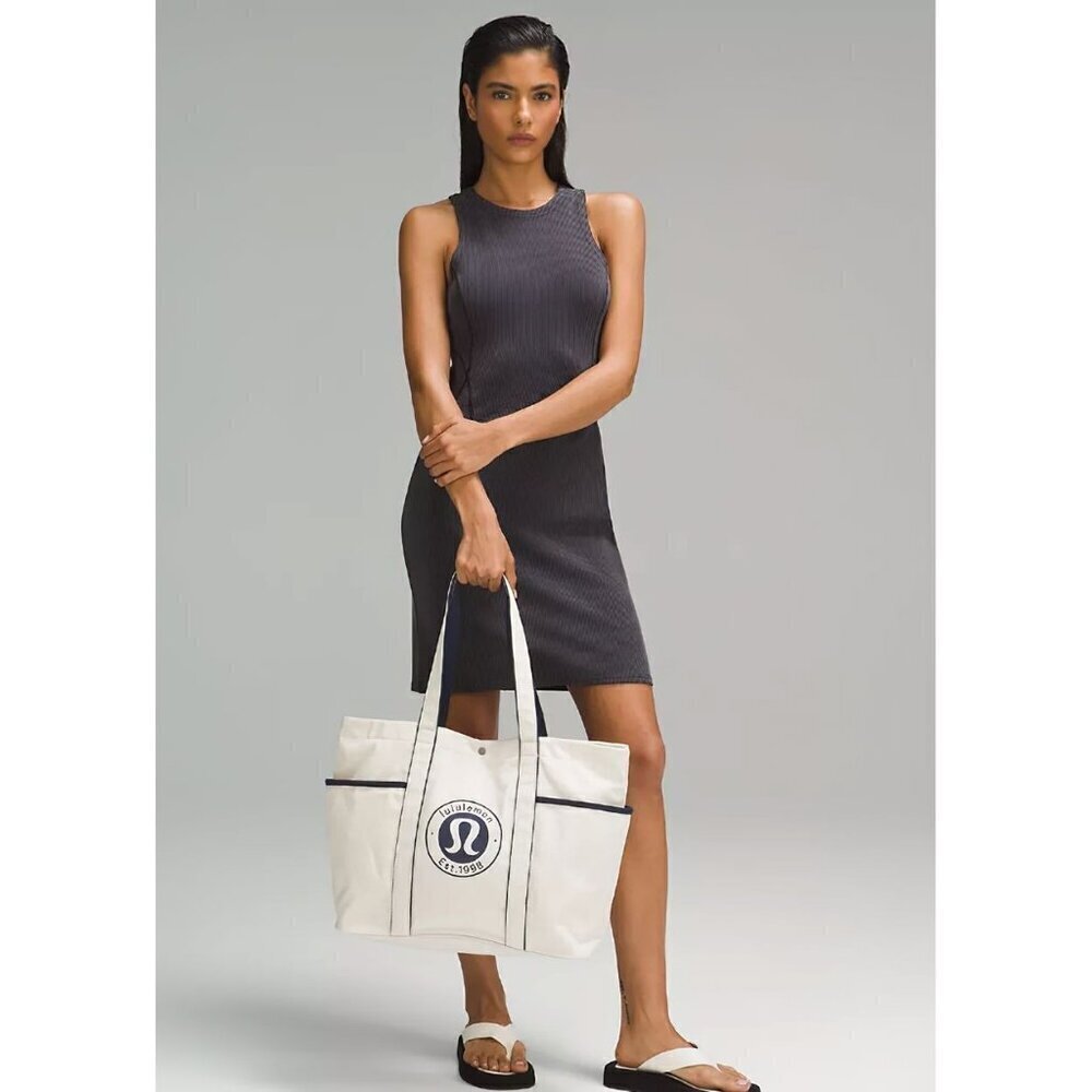 Lululemon Daily Multi-Pocket Tote Bag 20L True Navy OS - Picture 12 of 12